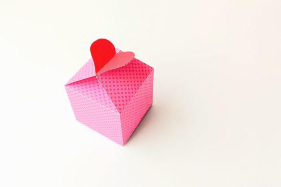 Review: 3D SVG Gift Box with Heart Top for Shapes